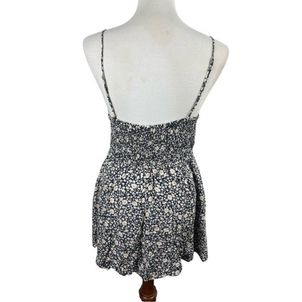 Urban Outfitters Black Daisy Floral Smocked Mini Dress Ruffle Hem Size M FD5532 - Picture 3 of 15